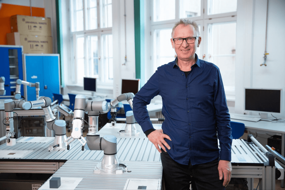 cobots-in-schulen-2 UR5e Roboter in einer Schule
