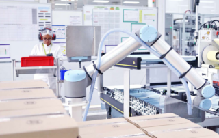 palletizing cobot in use 1